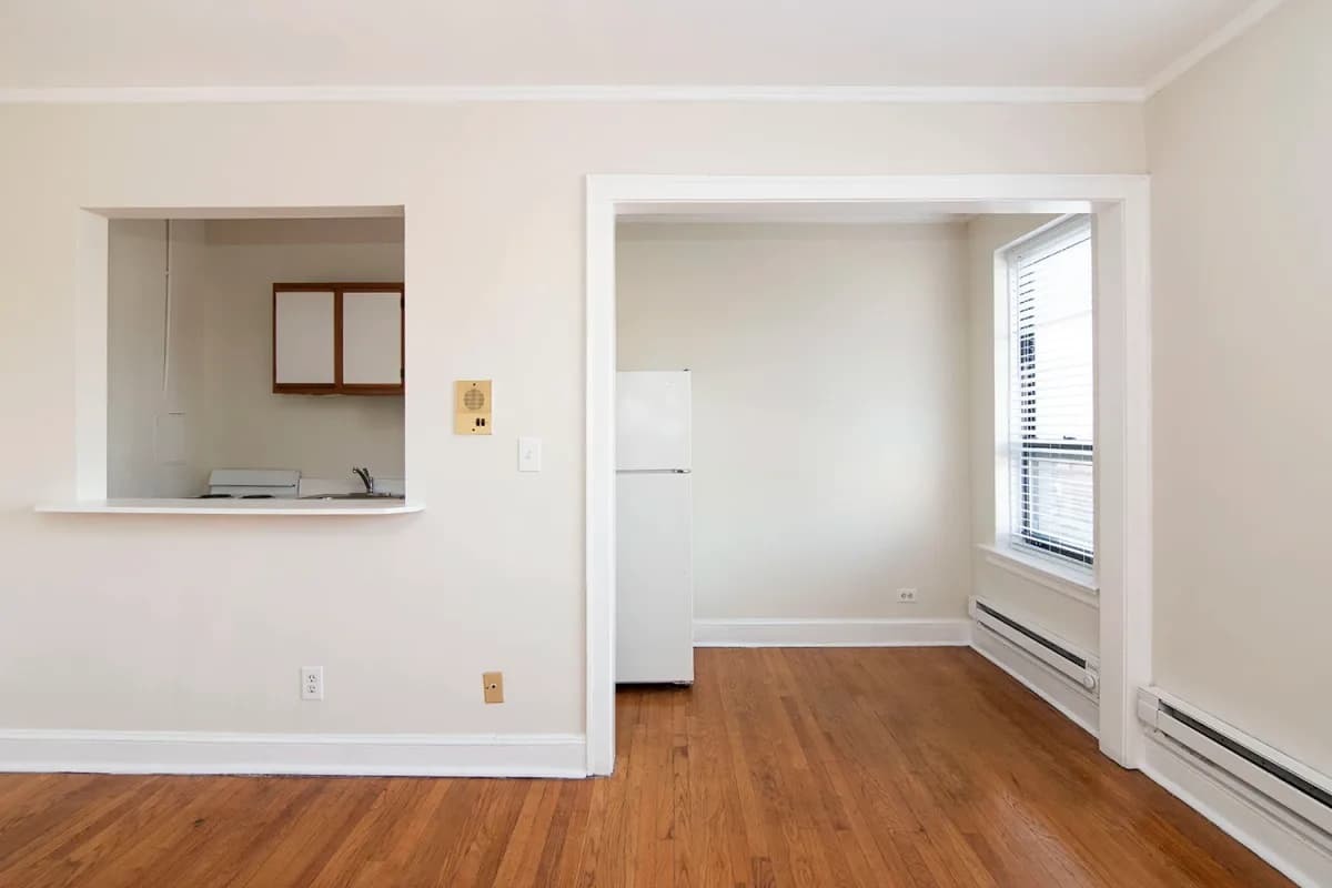 3345-47 N. Marshfield Ave, Apt 304 — photo 2