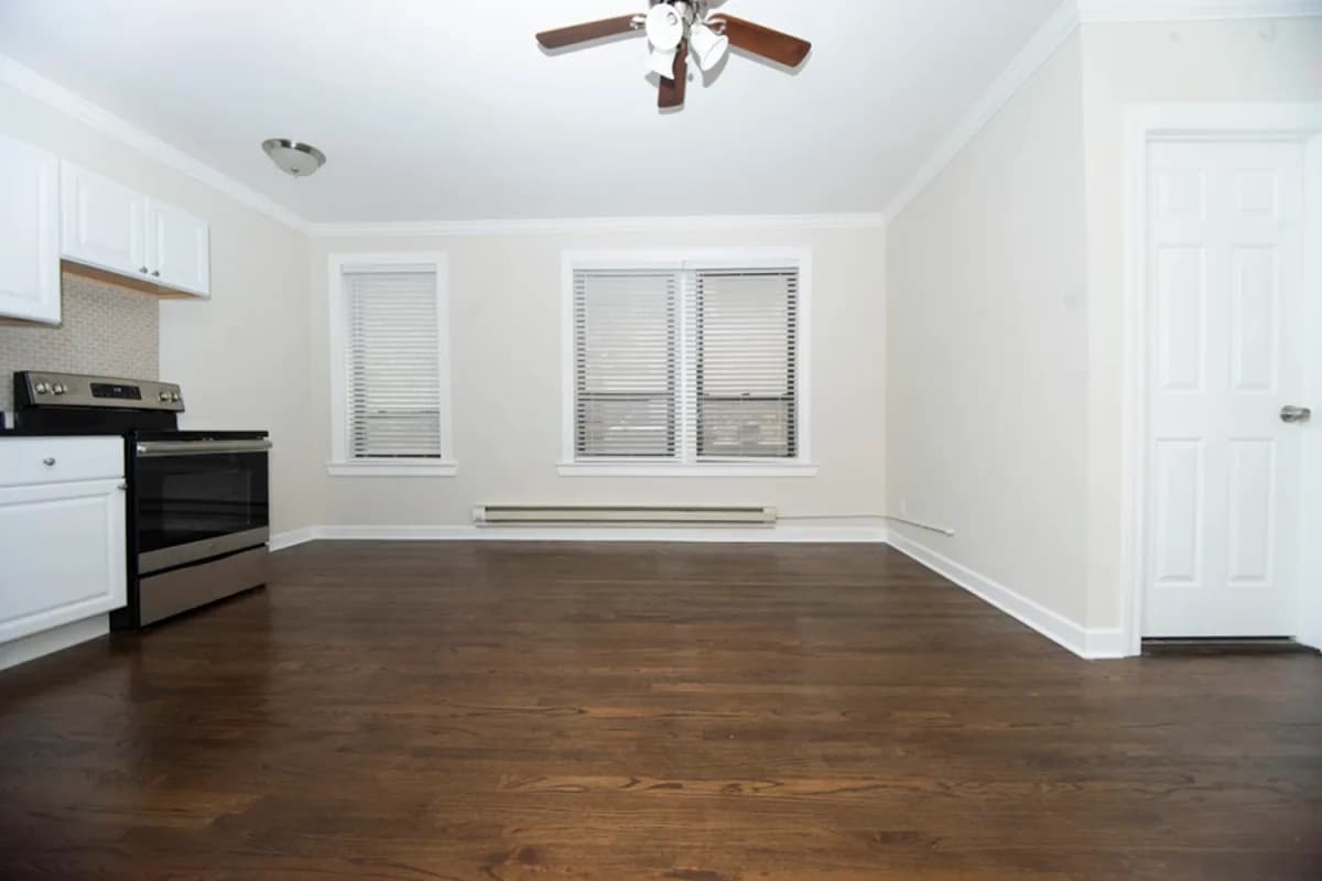 3345-47 N. Marshfield Ave, Apt 307 — photo 2