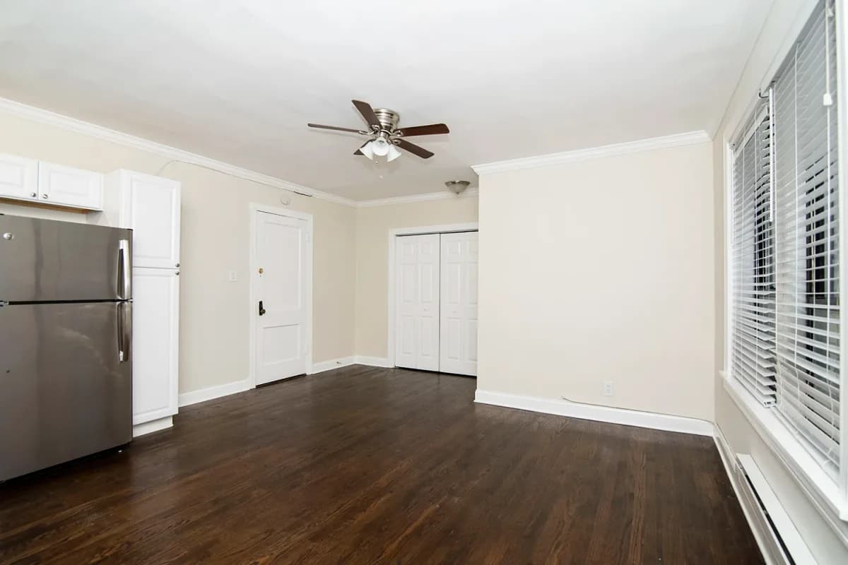 3345-47 N. Marshfield Ave, Apt 308 — photo 4