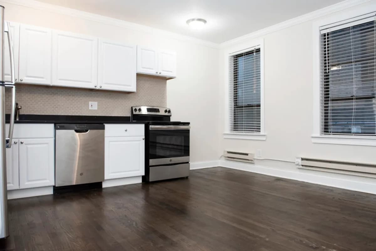 3345-47 N. Marshfield Ave, Apt 309 — photo 2