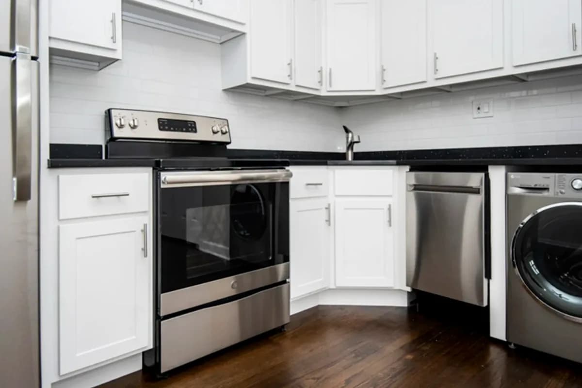 3345-47 N. Marshfield Ave, Apt 402 — photo 1
