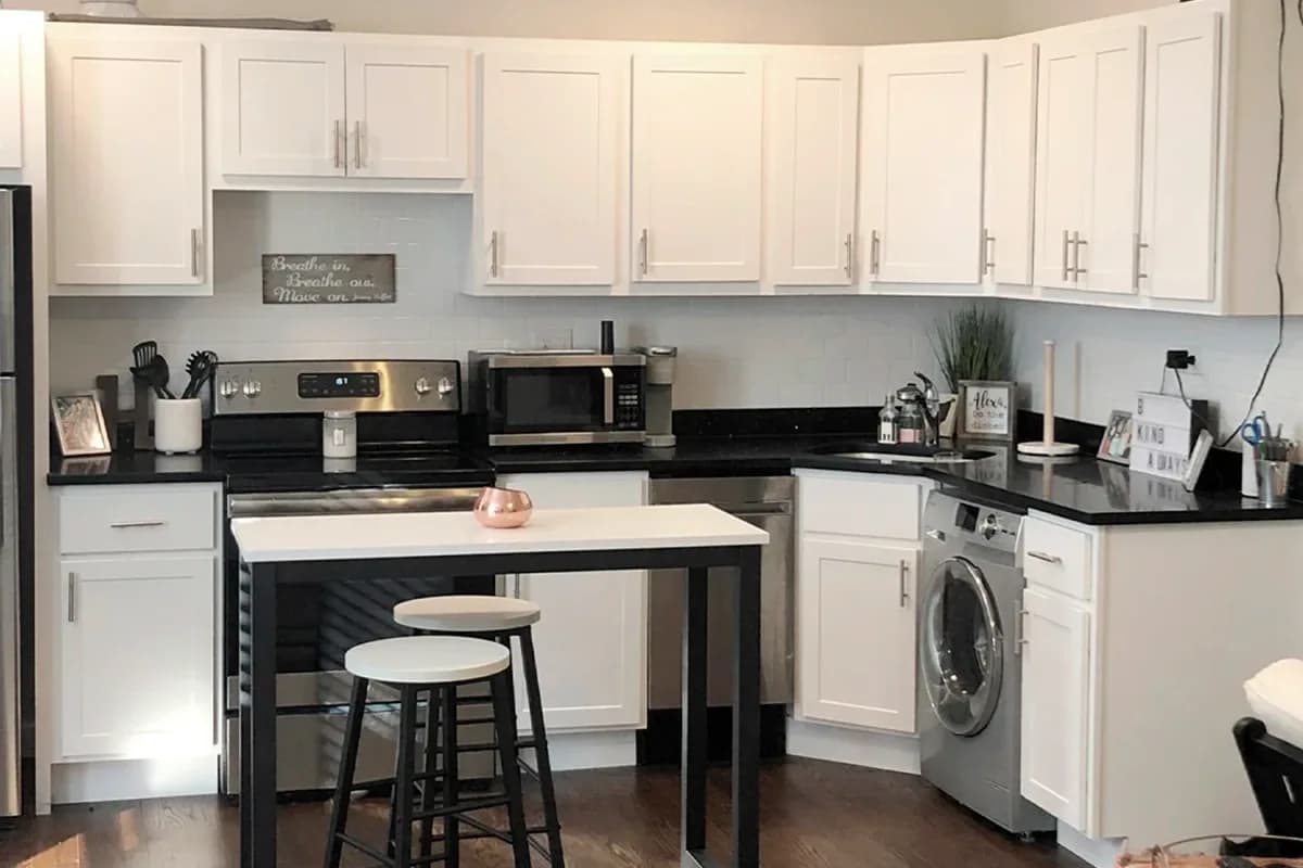 3345-47 N. Marshfield Ave, Apt 410 — photo 1