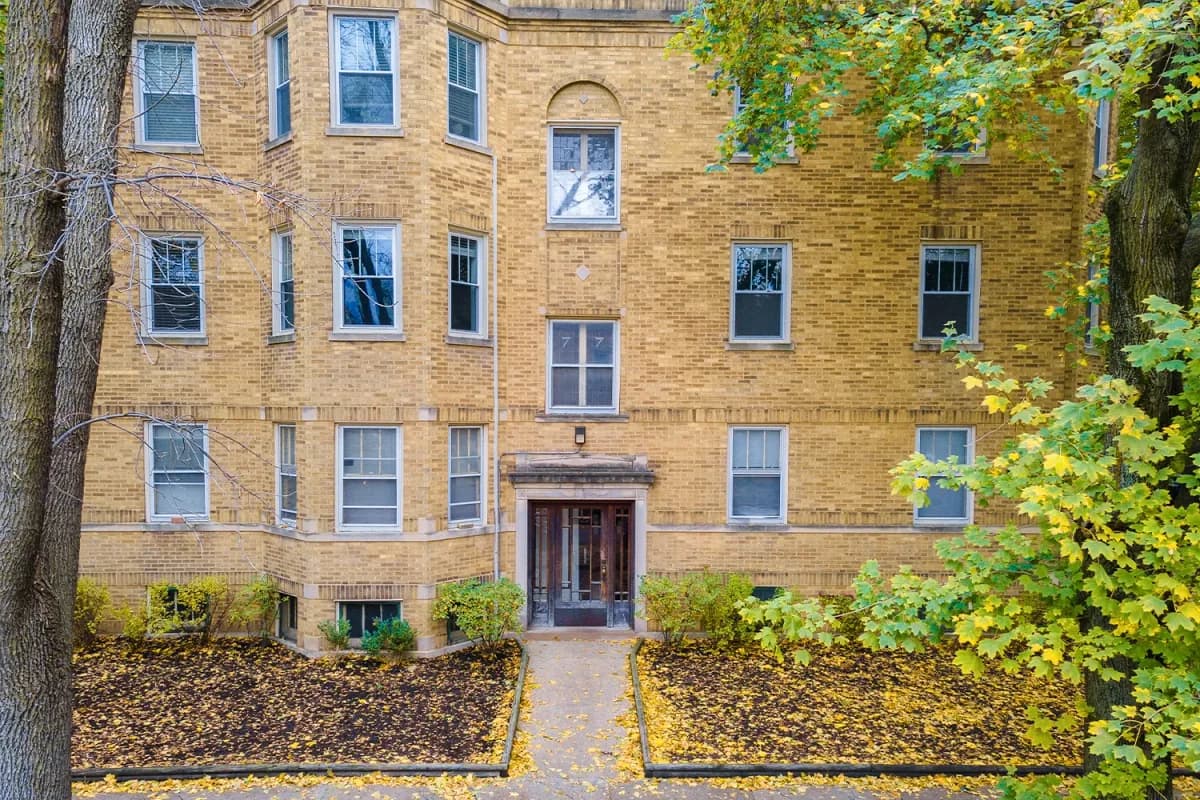 3701 N. Hoyne Ave apartment building