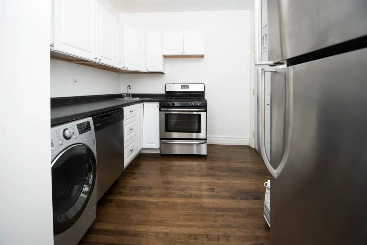 3701 N. Hoyne Ave, Apt 2 — photo 2