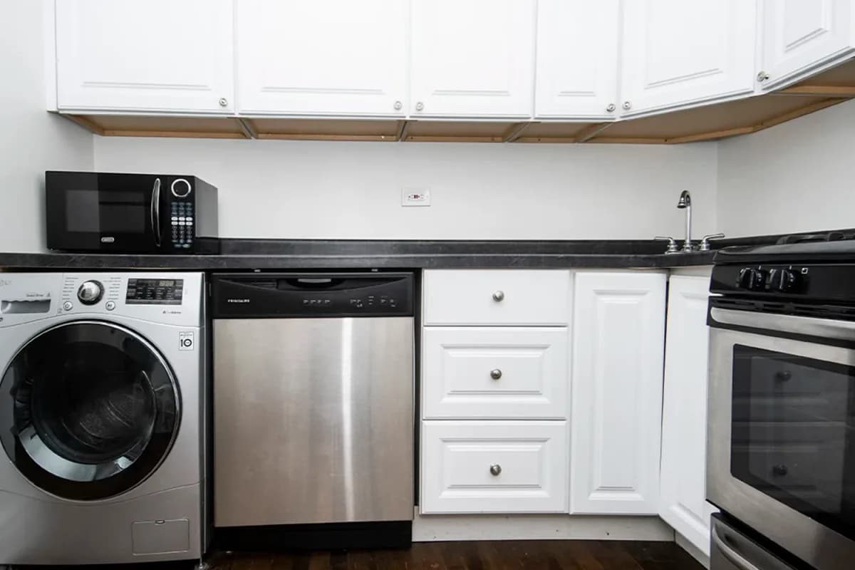 3701 N. Hoyne Ave, Apt 3 — photo 1