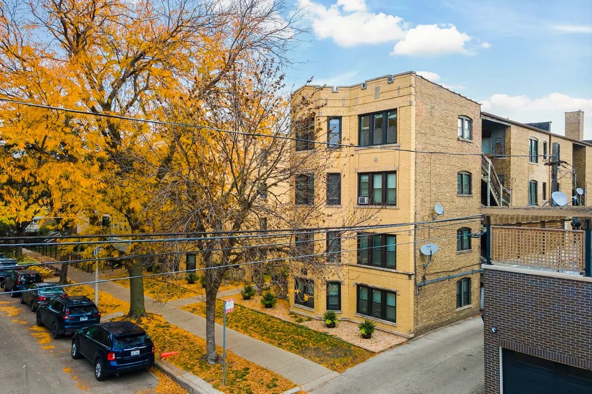 3815-23 N. Greenview Ave apartment building