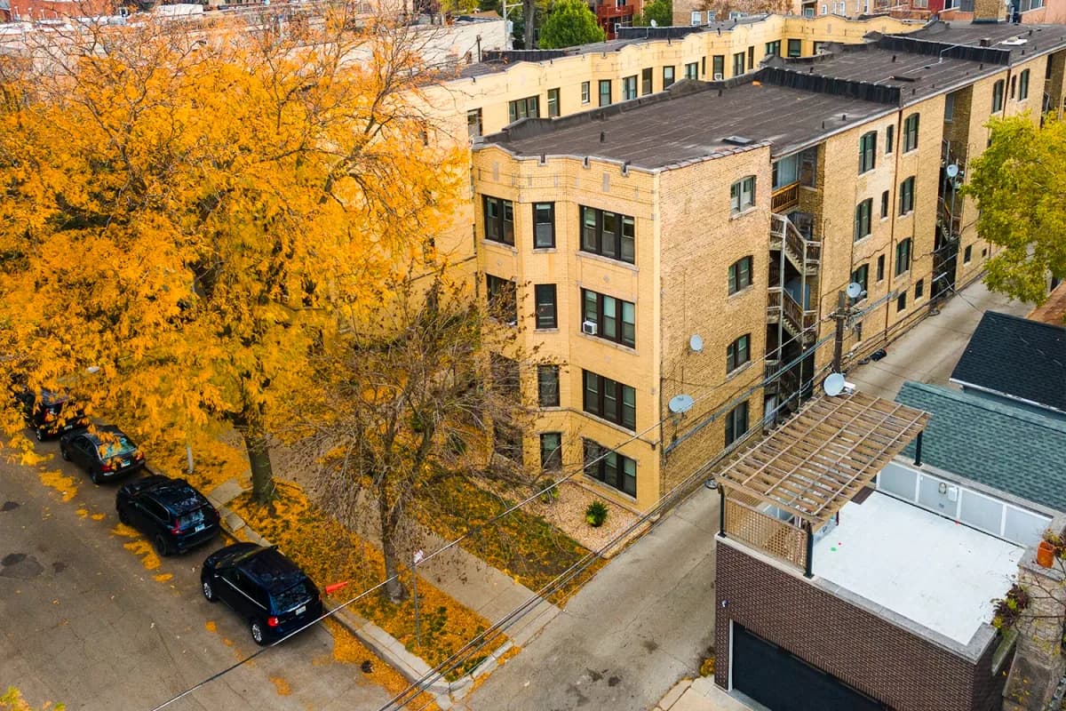 3815-23 N. Greenview Ave apartment building