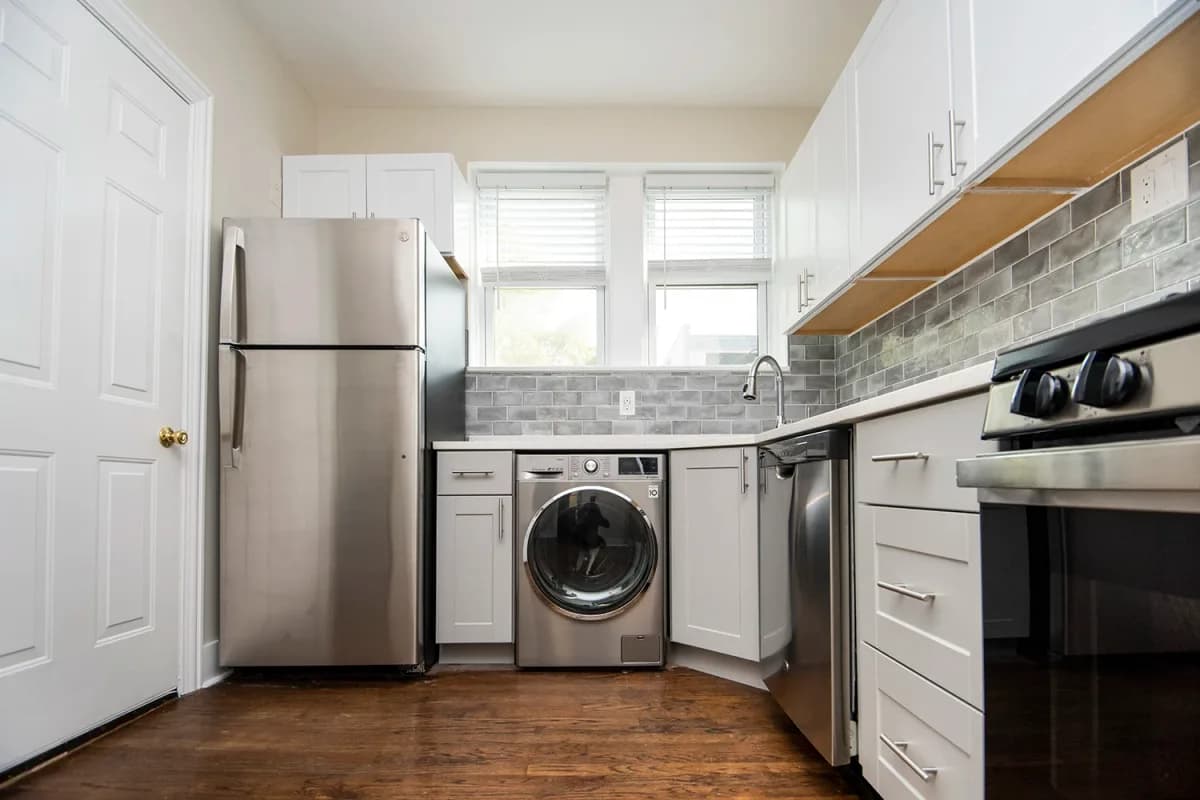 3815-23 N. Greenview Ave, Apt 1w — photo 4