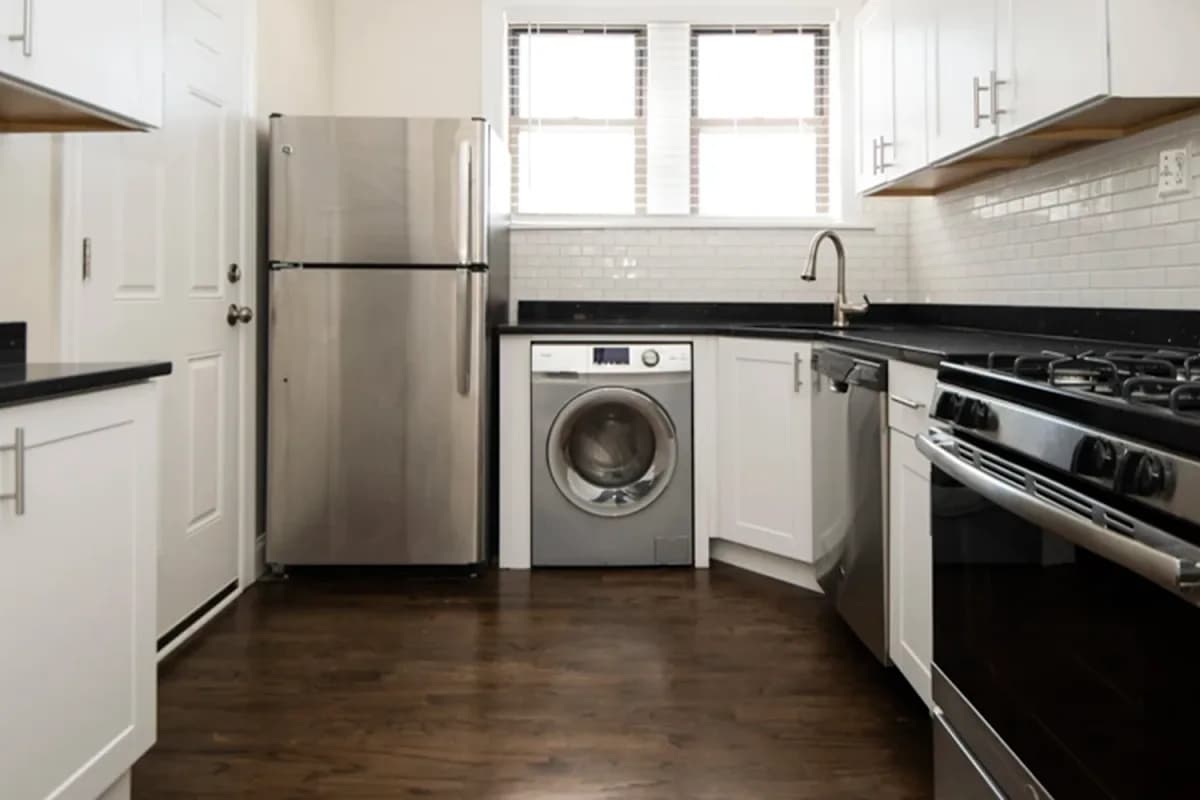 3815-23 N. Greenview Ave, Apt 3w — photo 1