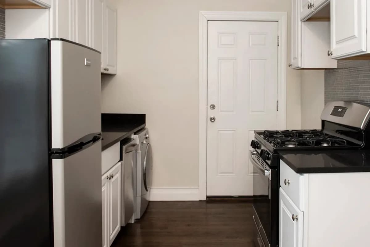 3817 N. Greenview Ave, Apt 2E — photo 1