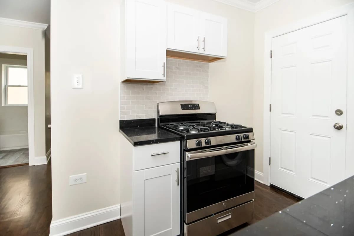 3815-23 N. Greenview Ave, Apt 2w — photo 5