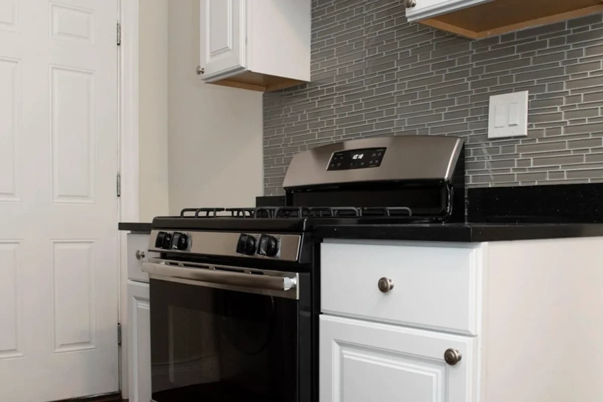 3815-23 N. Greenview Ave, Apt 3e — photo 4