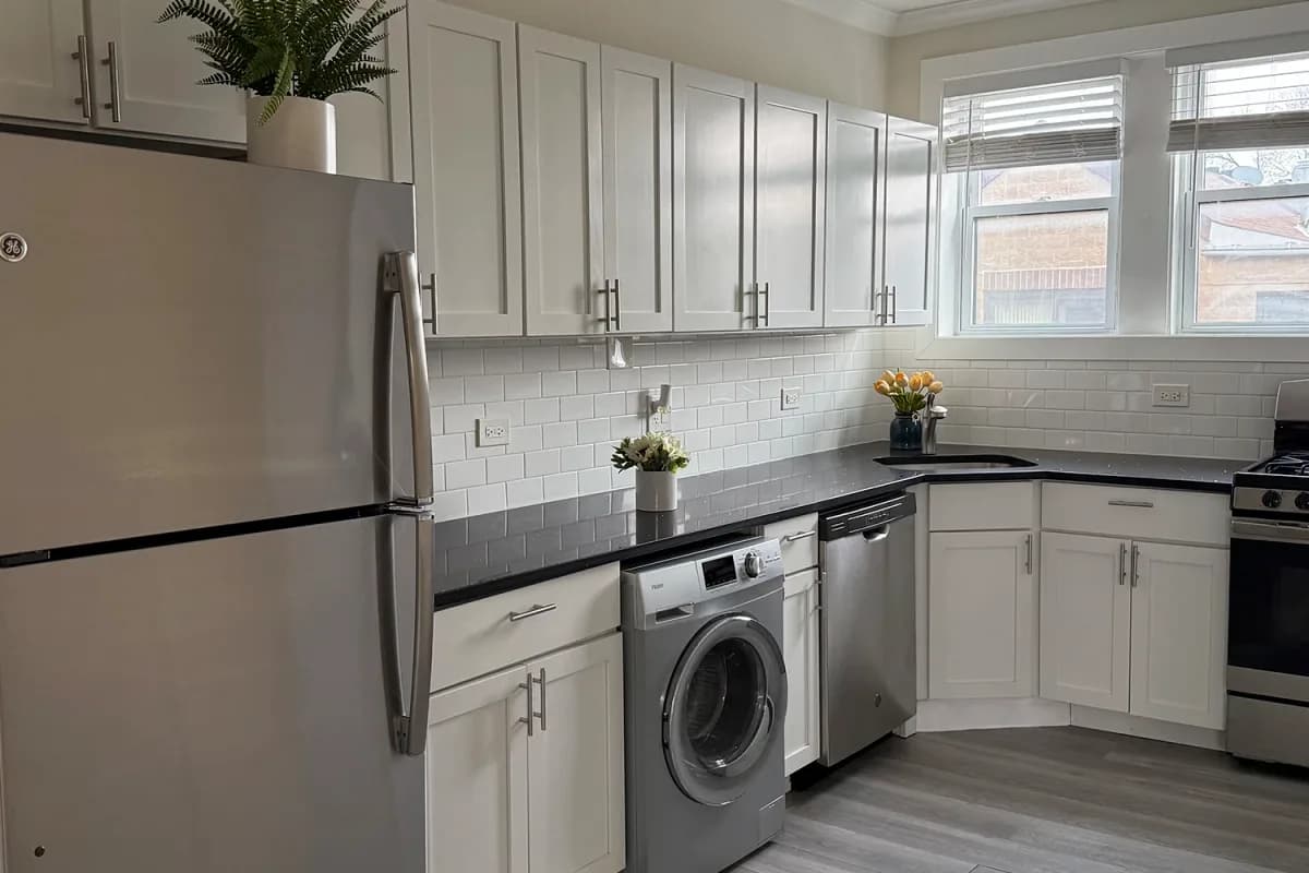 3815-23 N. Greenview Ave, Apt 3817-5-3e — photo 1