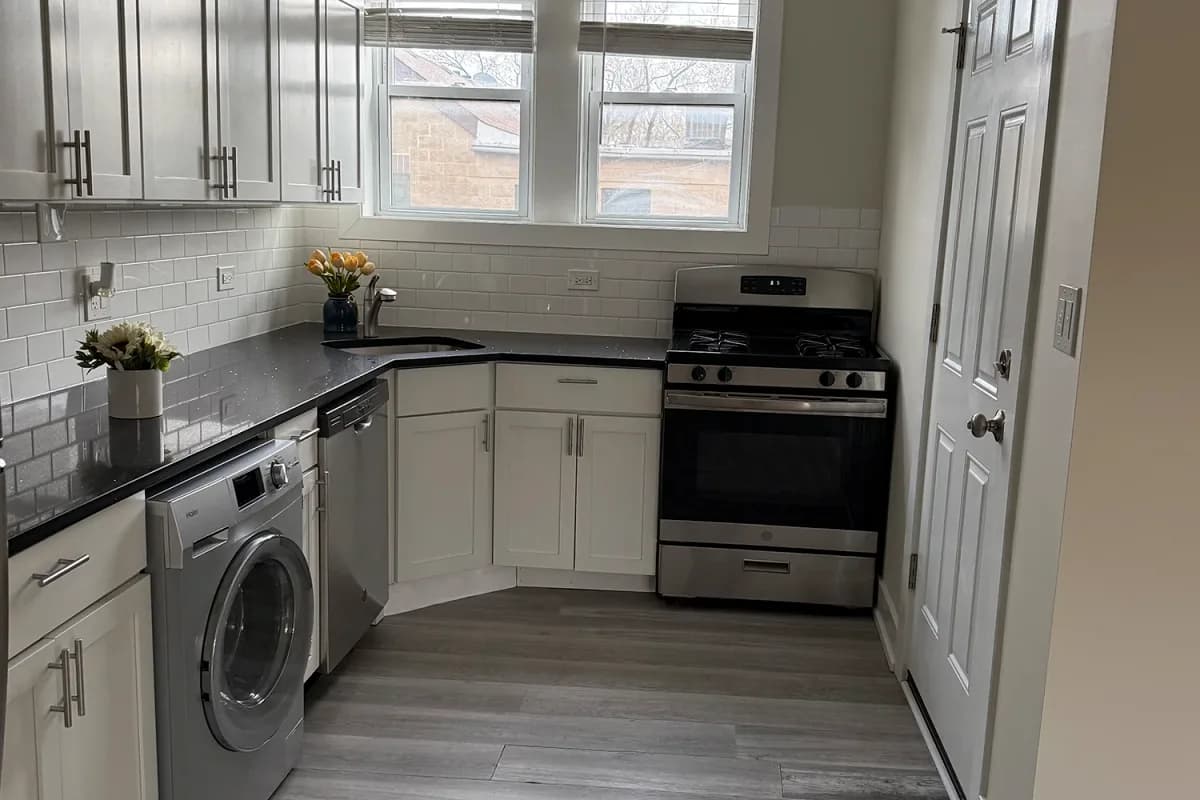 3815-23 N. Greenview Ave, Apt 3817-5-3e — photo 2