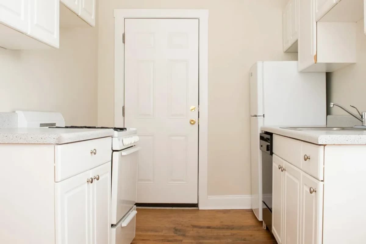 3815-23 N. Greenview Ave, Apt 3817-5-3w — photo 1