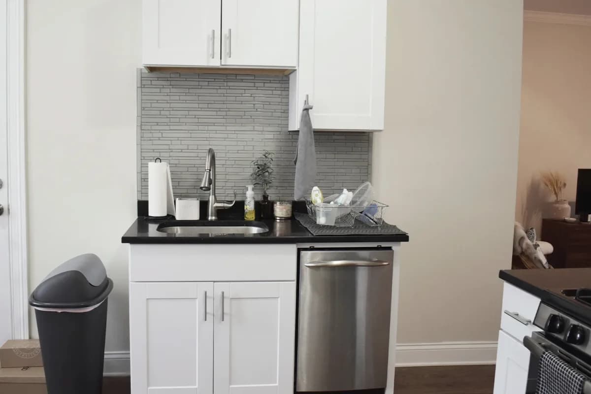 3815-23 N. Greenview Ave, Apt 1n — photo 2