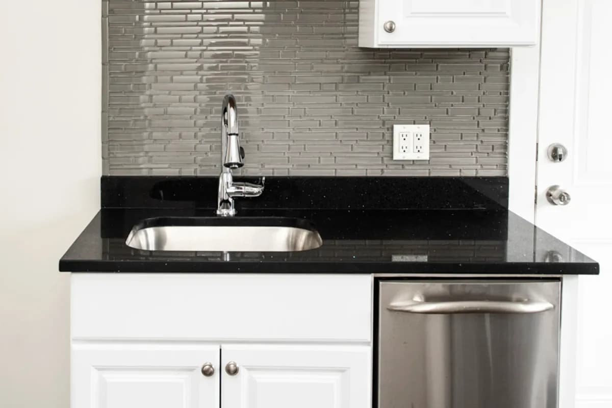 3815-23 N. Greenview Ave, Apt 3s — photo 2