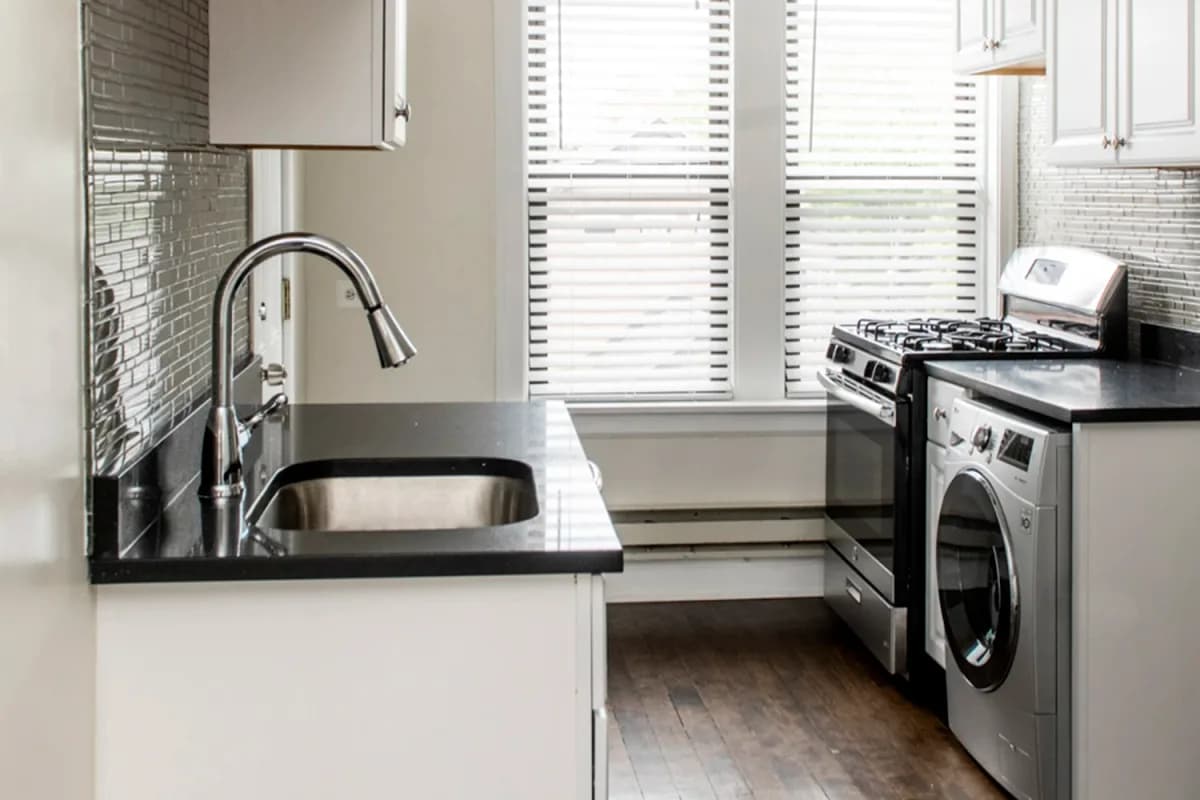 3815-23 N. Greenview Ave, Apt 3s — photo 3