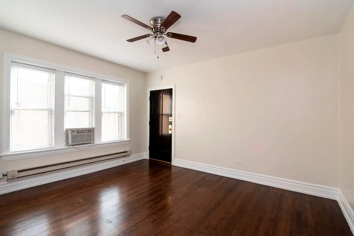 3819.5 N. Greenview Ave, Apt 1E — photo 3