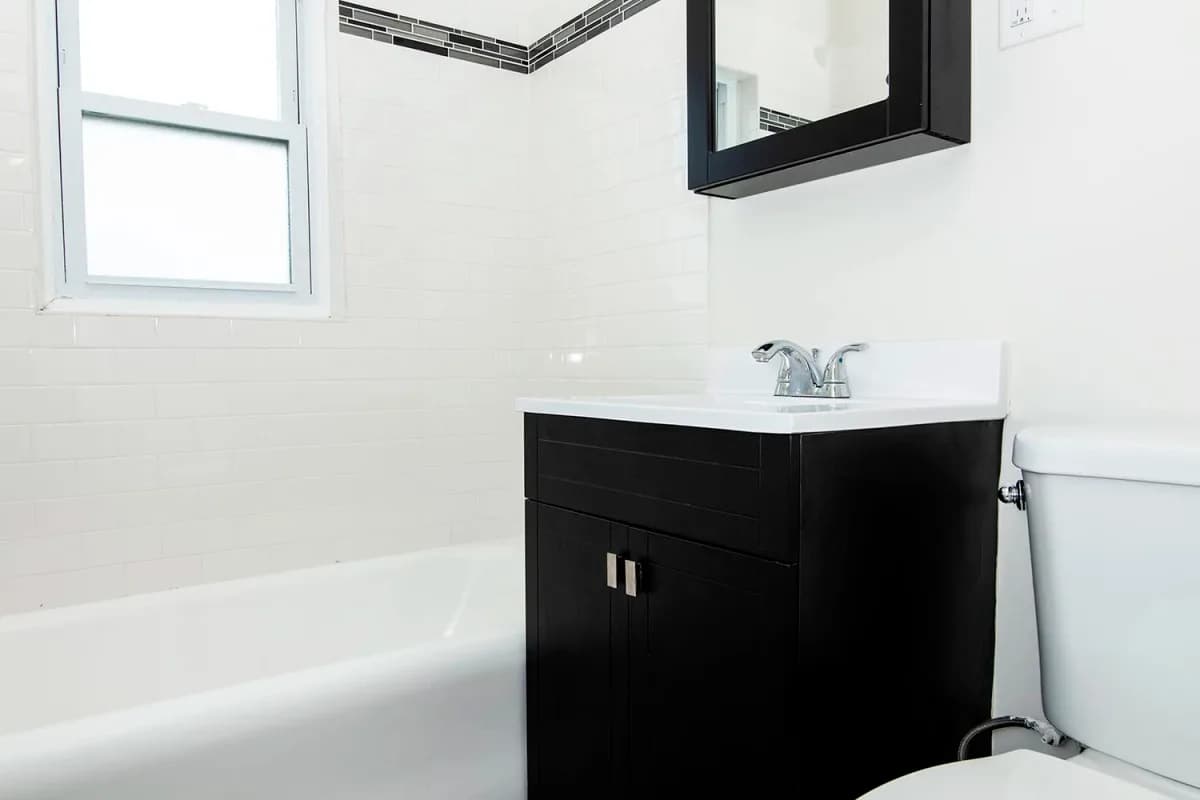 3819.5 N. Greenview Ave, Apt 1E — photo 4
