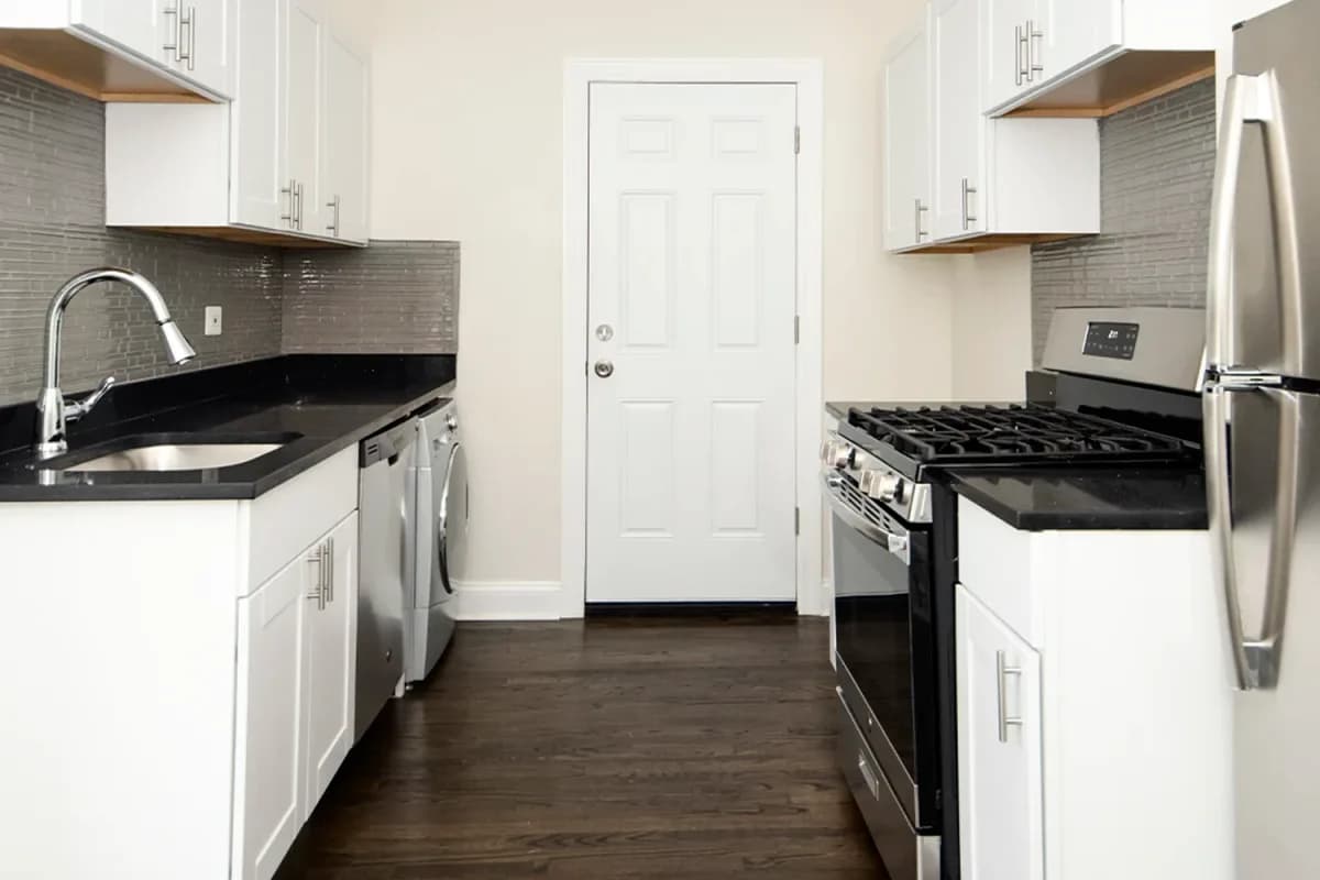 3815-23 N. Greenview Ave, Apt 3819.5-1w — photo 1