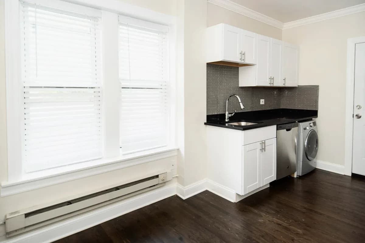3819.5 N. Greenview Ave, Apt 2W — photo 3