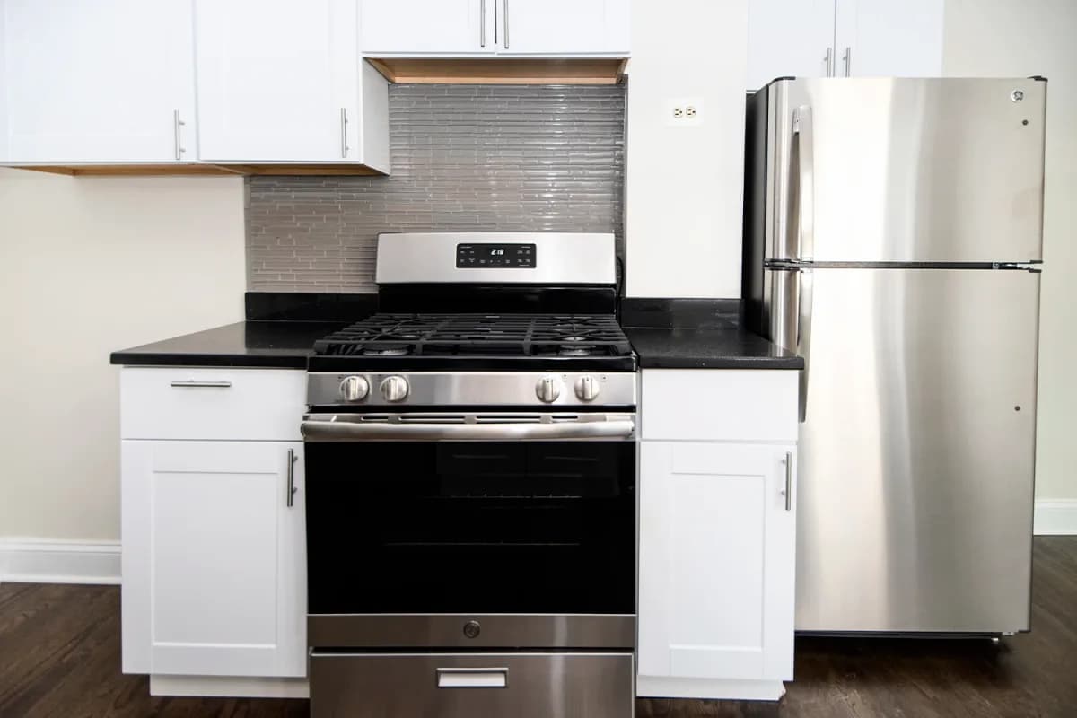 3819.5 N. Greenview Ave, Apt 2W — photo 5