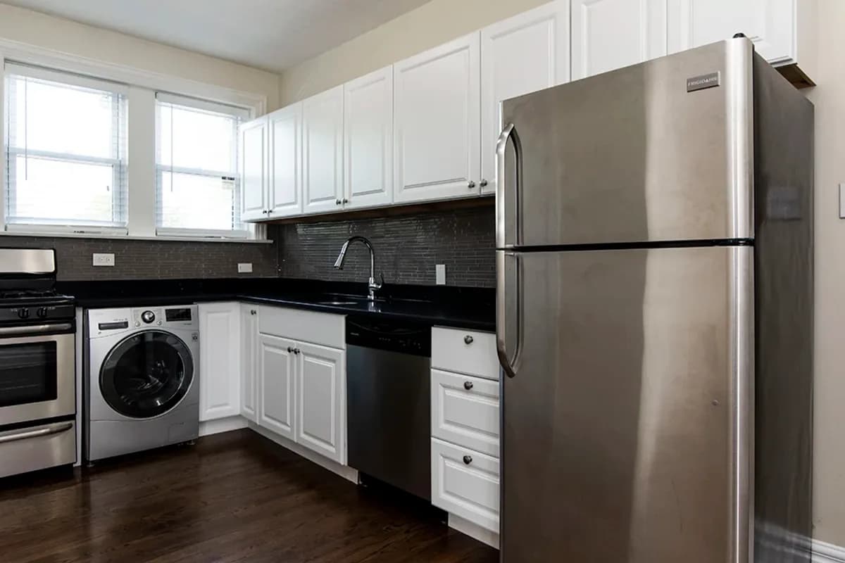 3815-23 N. Greenview Ave, Apt 3819-5-3e — photo 1