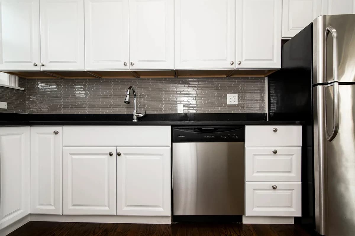 3815-23 N. Greenview Ave, Apt 3819-5-3e — photo 2