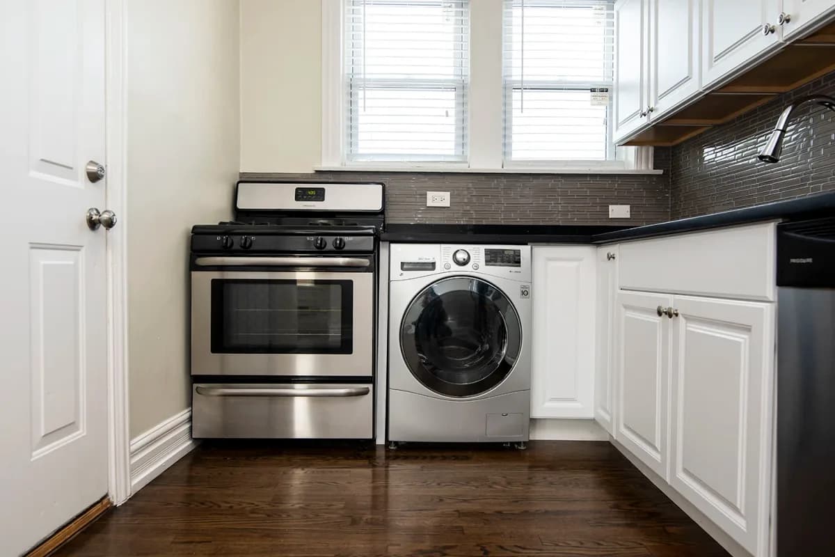 3815-23 N. Greenview Ave, Apt 3819-5-3e — photo 3