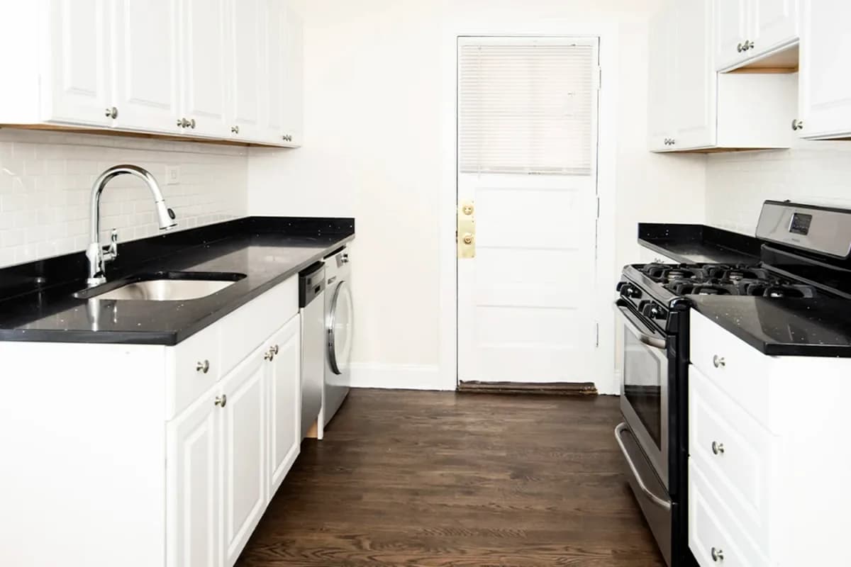3815-23 N. Greenview Ave, Apt 3819-5-3w — photo 1