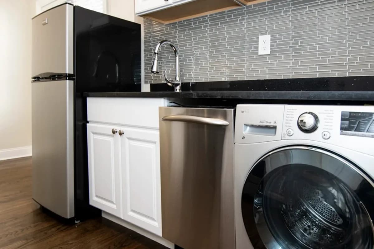 3815-23 N. Greenview Ave, Apt 3821-1w — photo 1