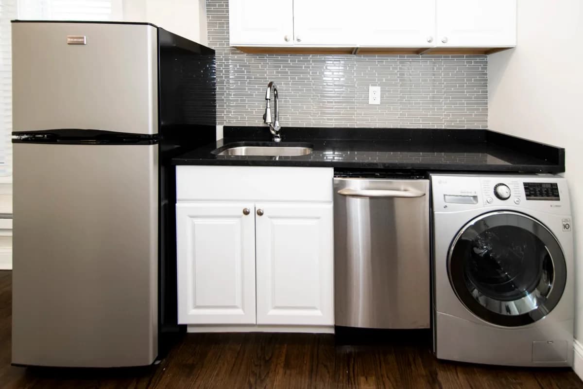 3815-23 N. Greenview Ave, Apt 3821-1w — photo 2