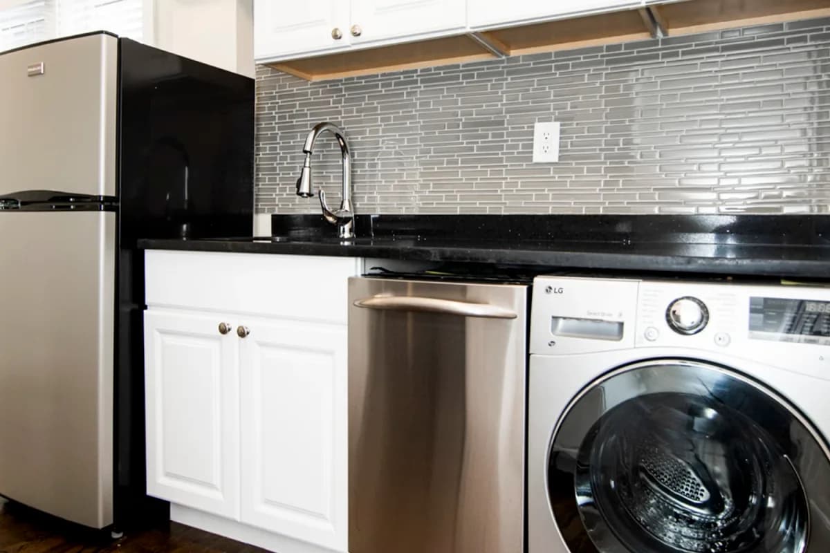 3815-23 N. Greenview Ave, Apt 3821-1w — photo 4