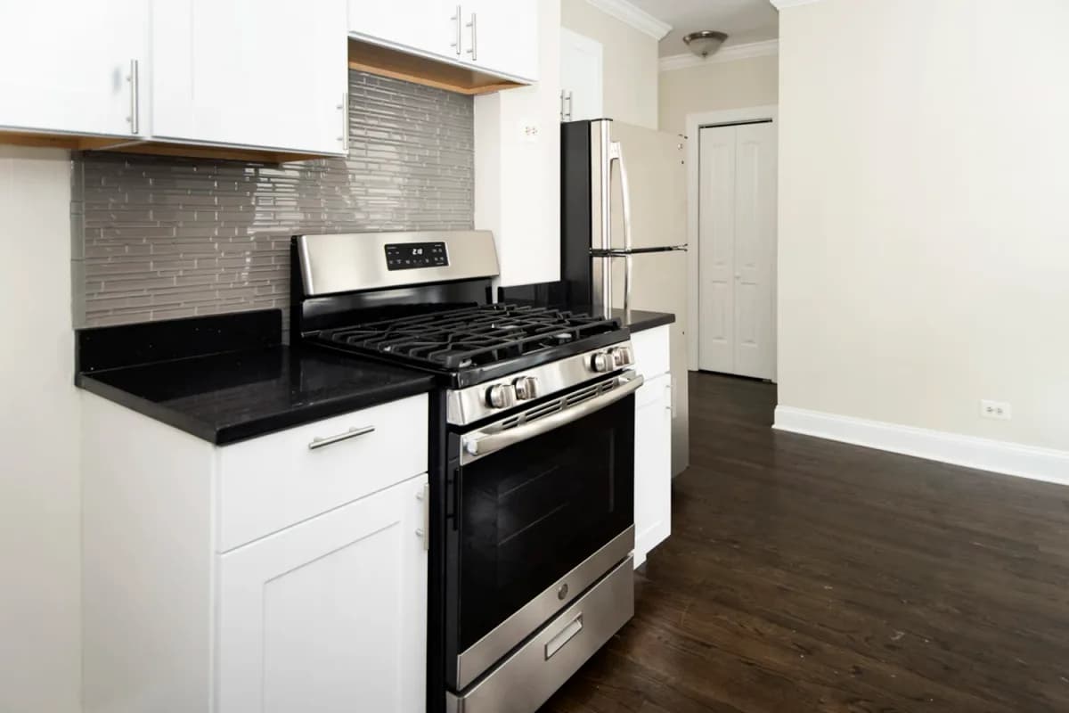 3821 N. Greenview Ave, Apt 2E — photo 3