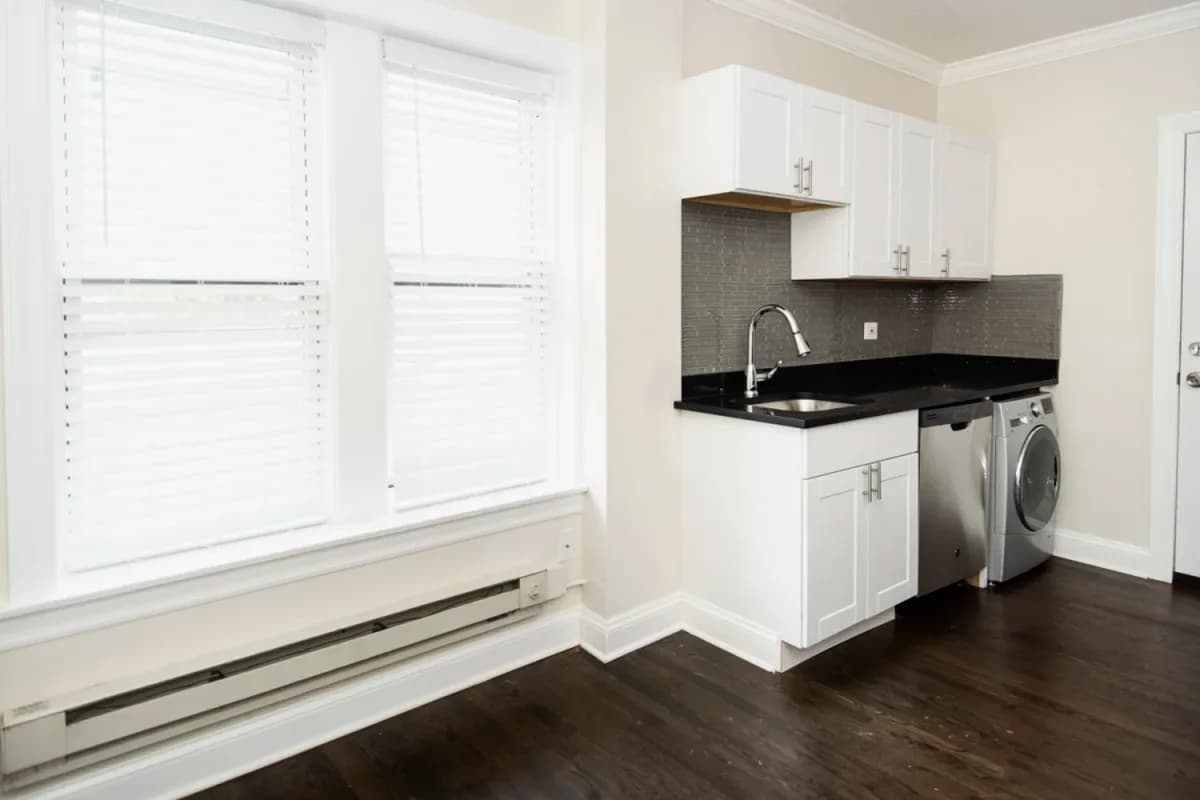 3821 N. Greenview Ave, Apt 2E — photo 4