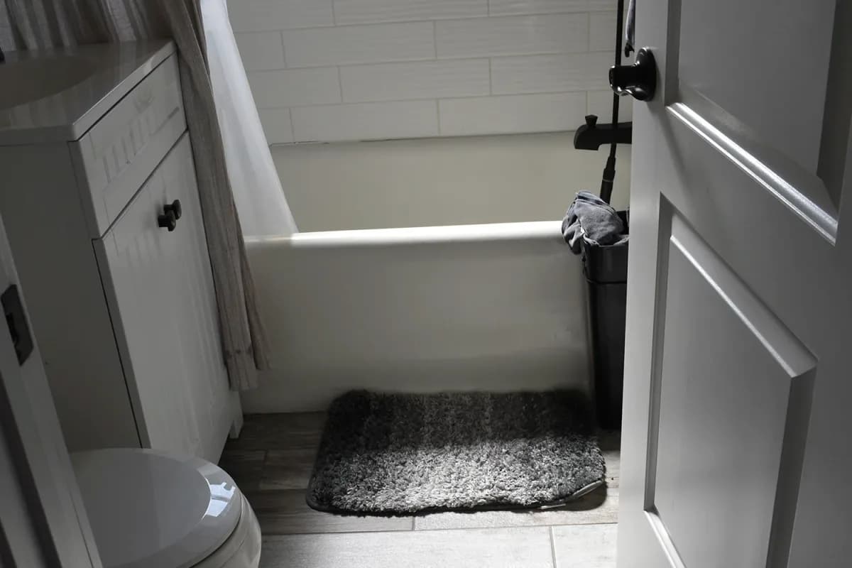 3815-23 N. Greenview Ave, Apt 3821-3e — photo 5