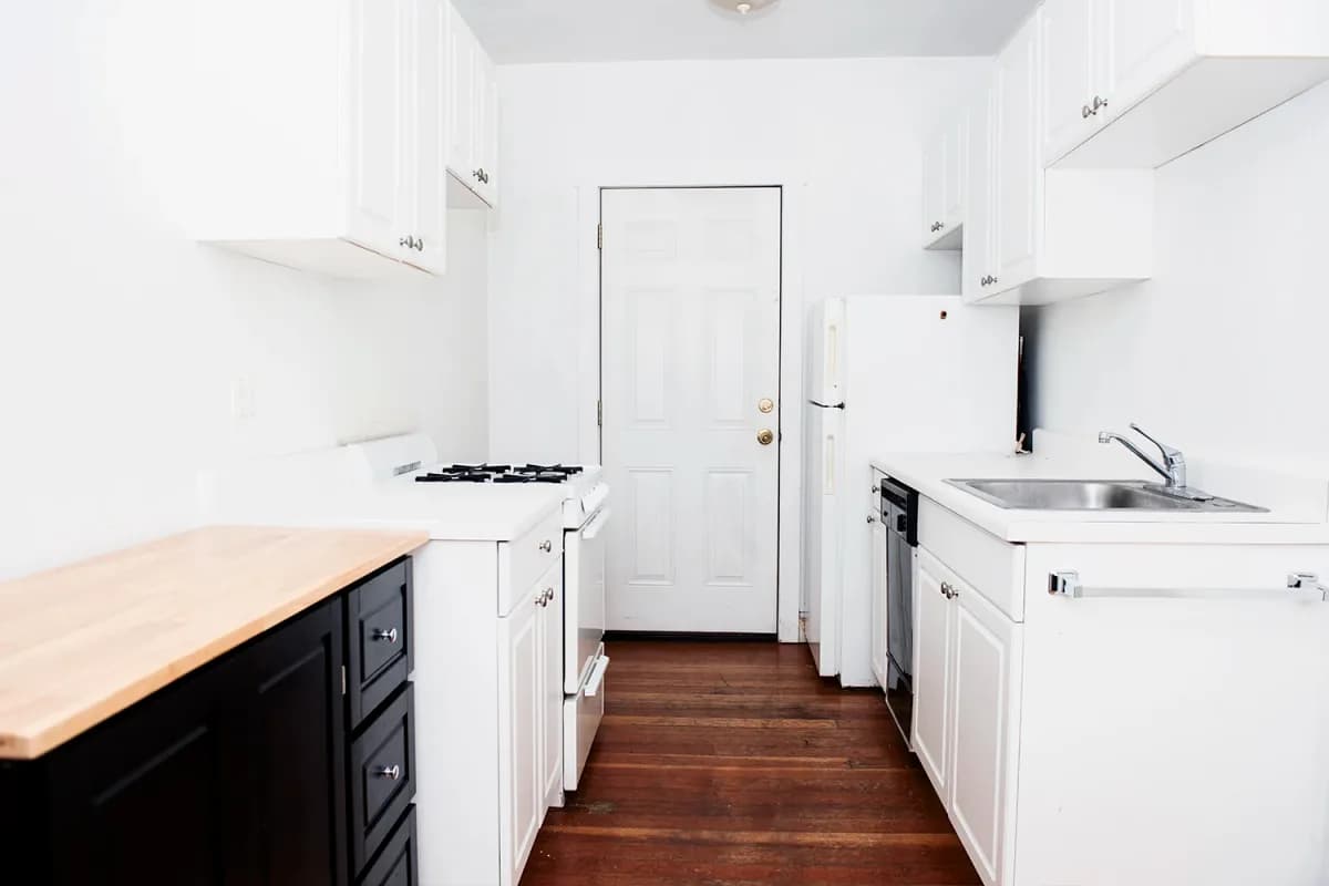 3815-23 N. Greenview Ave, Apt 2e — photo 2