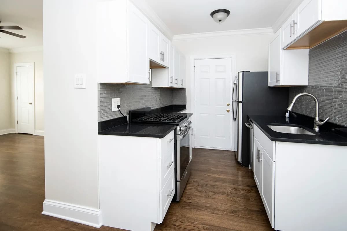 3815-23 N. Greenview Ave, Apt 3e — photo 3