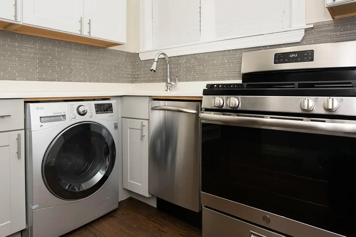 3815-23 N. Greenview Ave, Apt 3823-GDN, photo 1
