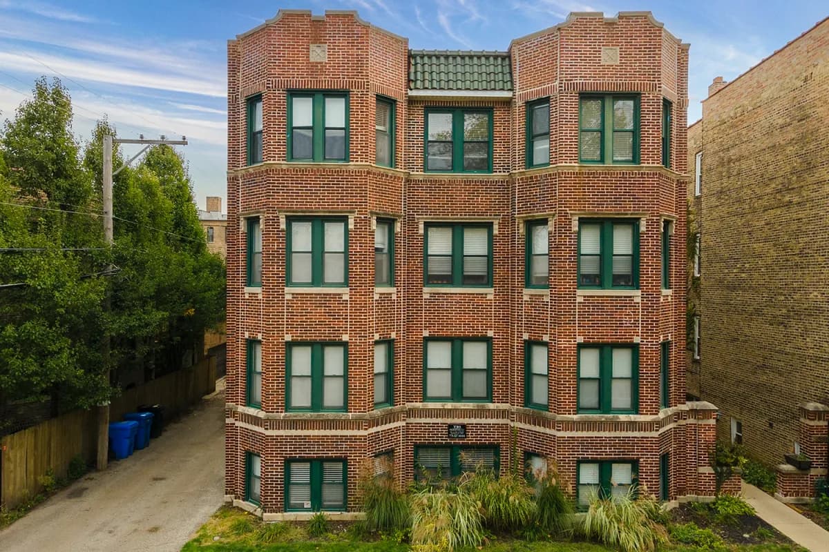3839-45 N. Greenview Ave apartment building