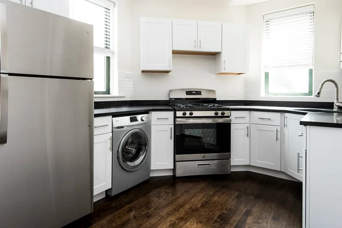 3839-45 N. Greenview Ave, Apt 1n — photo 1