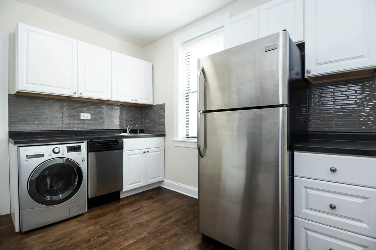 3839-45 N. Greenview Ave, Apt 1s — photo 2