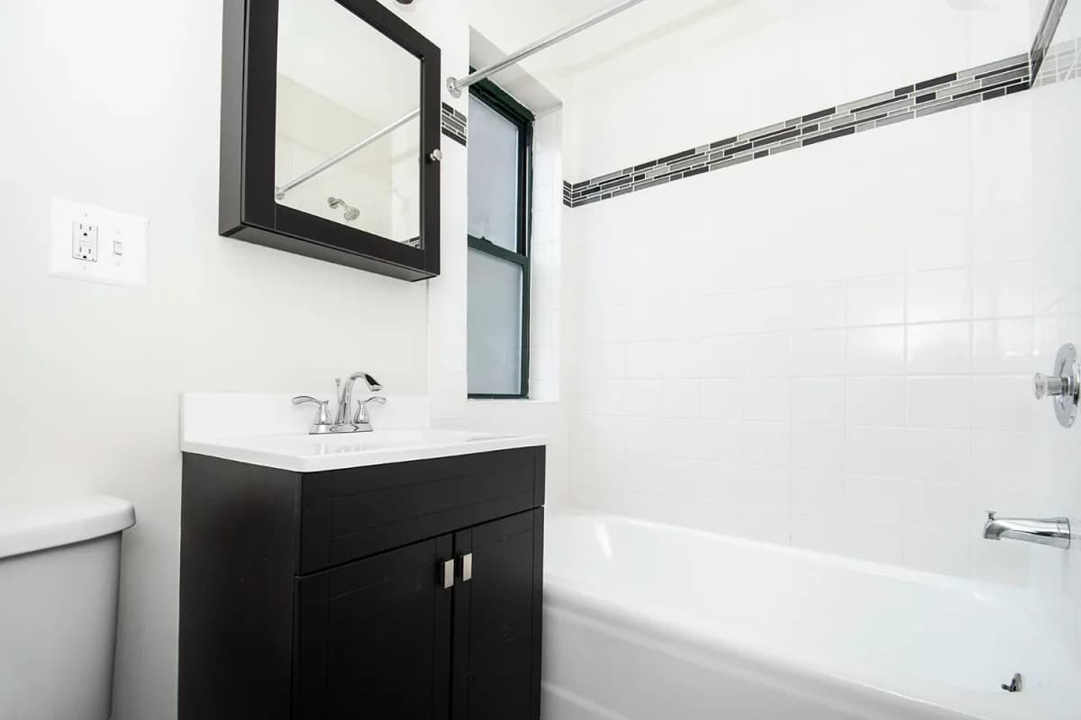 3839-45 N. Greenview Ave, Apt 2s — photo 5