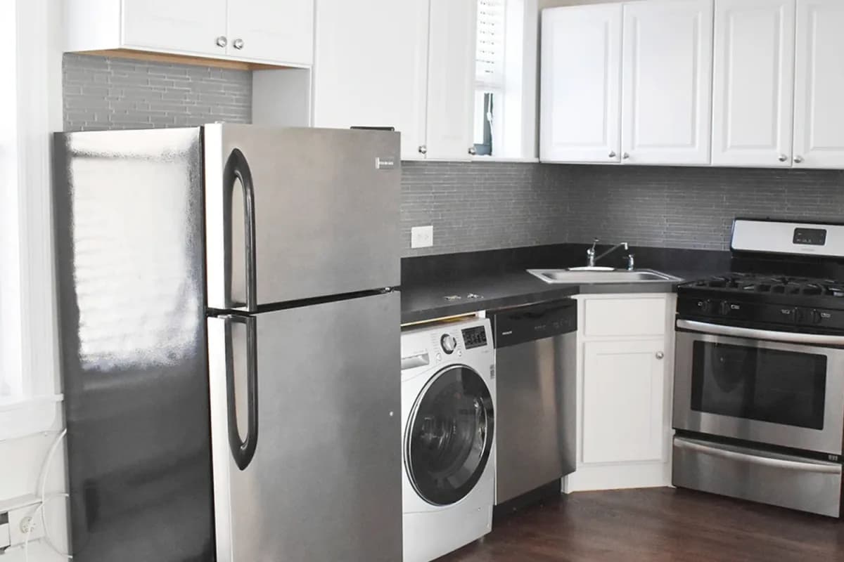 3839-45 N. Greenview Ave, Apt 1w — photo 1