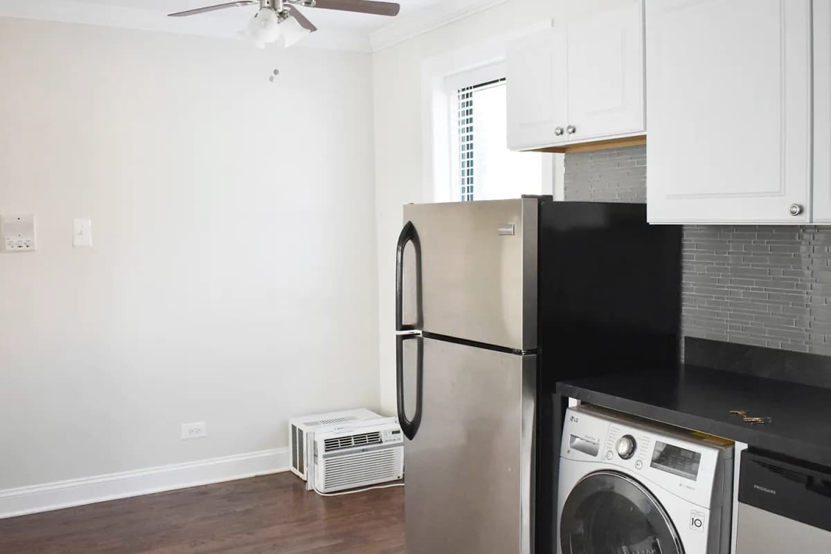 3839-45 N. Greenview Ave, Apt 1w — photo 2