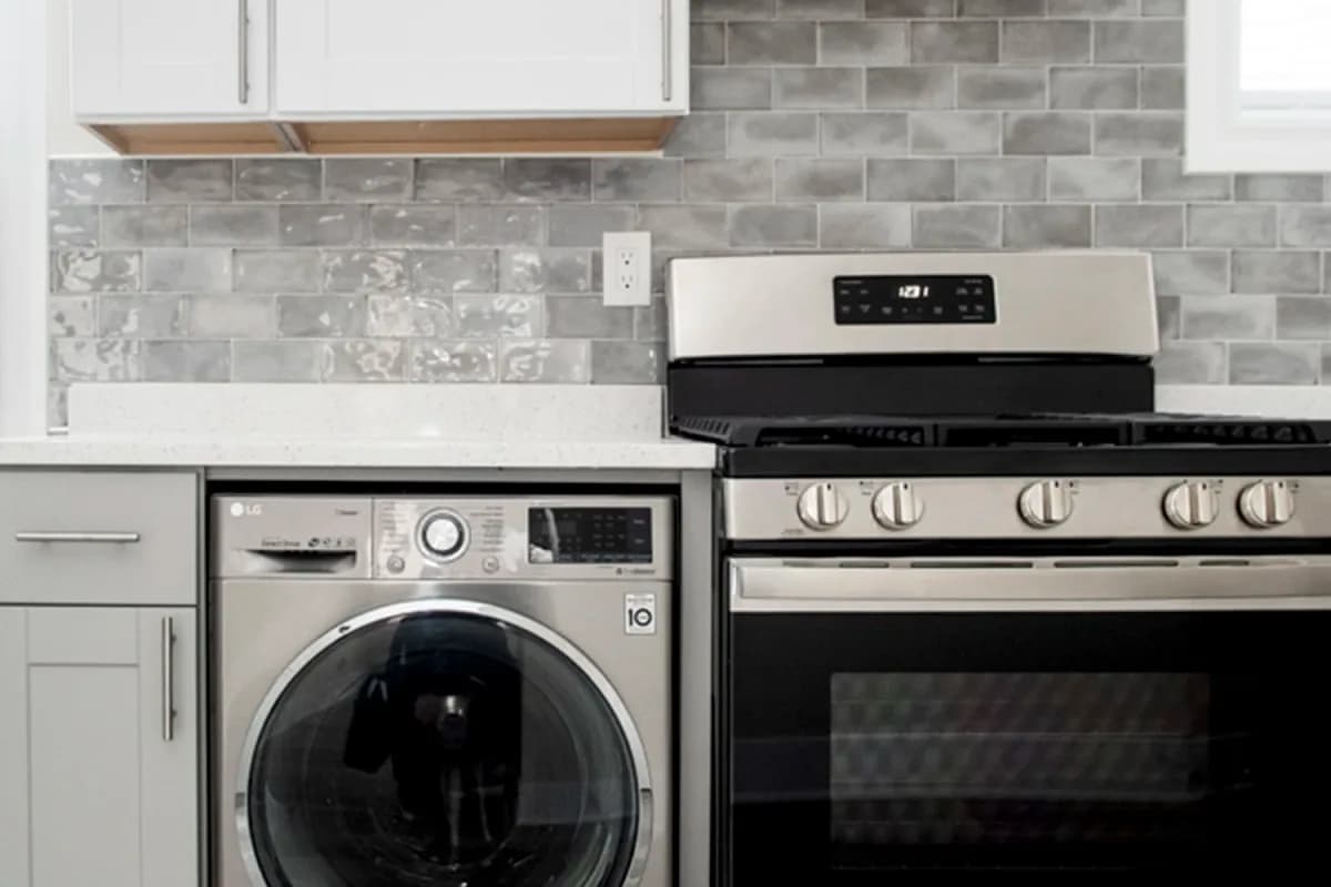 3839-45 N. Greenview Ave, Apt 2w — photo 2