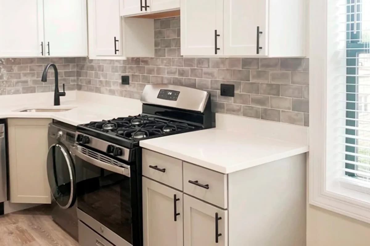 3839-45 N. Greenview Ave, Apt 3841-3e — photo 1