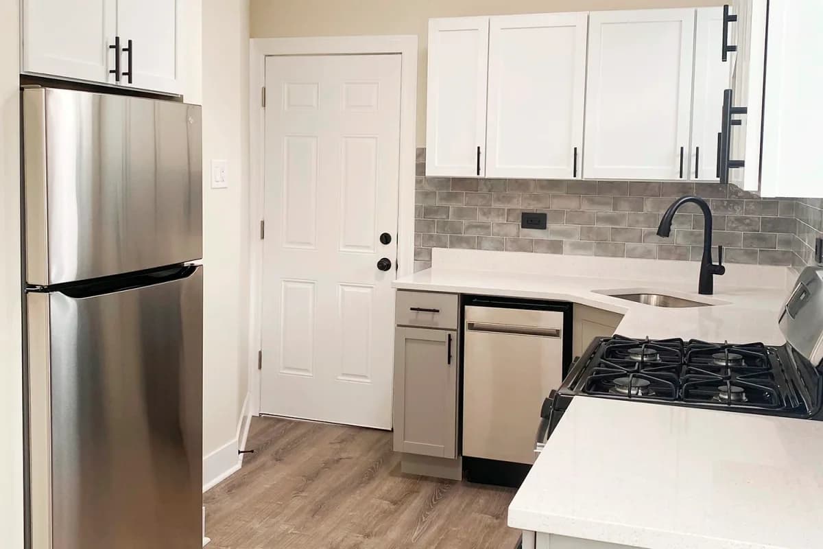 3839-45 N. Greenview Ave, Apt 3841-3e — photo 2