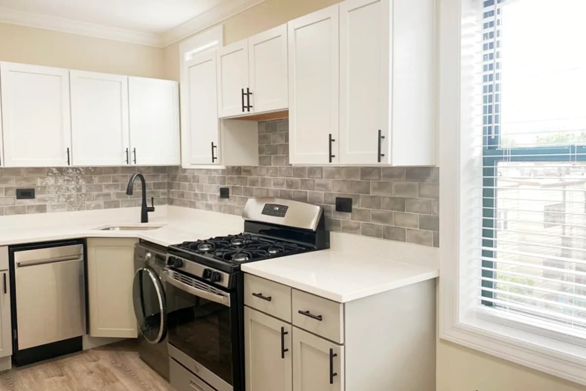 3839-45 N. Greenview Ave, Apt 3841-3e — photo 3